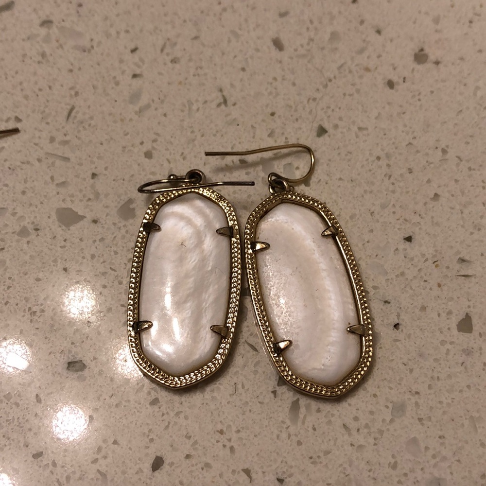 Pearl Kendra Scott Elle earrings